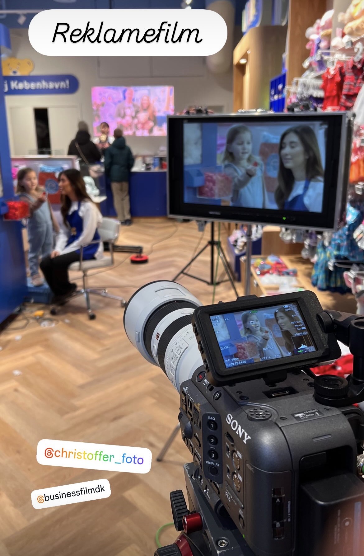 Professionelt kamerasetup under reklamefilmoptagelse - BusinessFilm