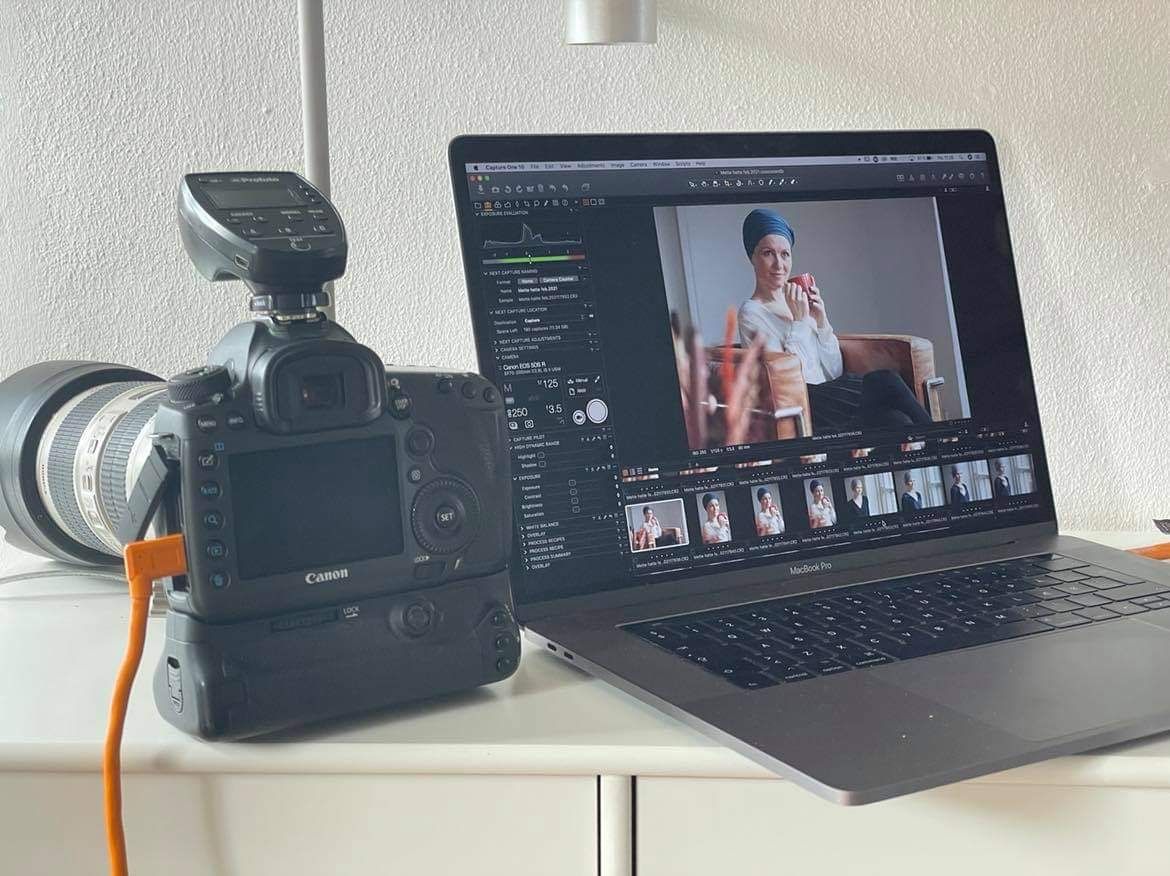 Professionel erhvervsfotografering med kamera og billedredigering