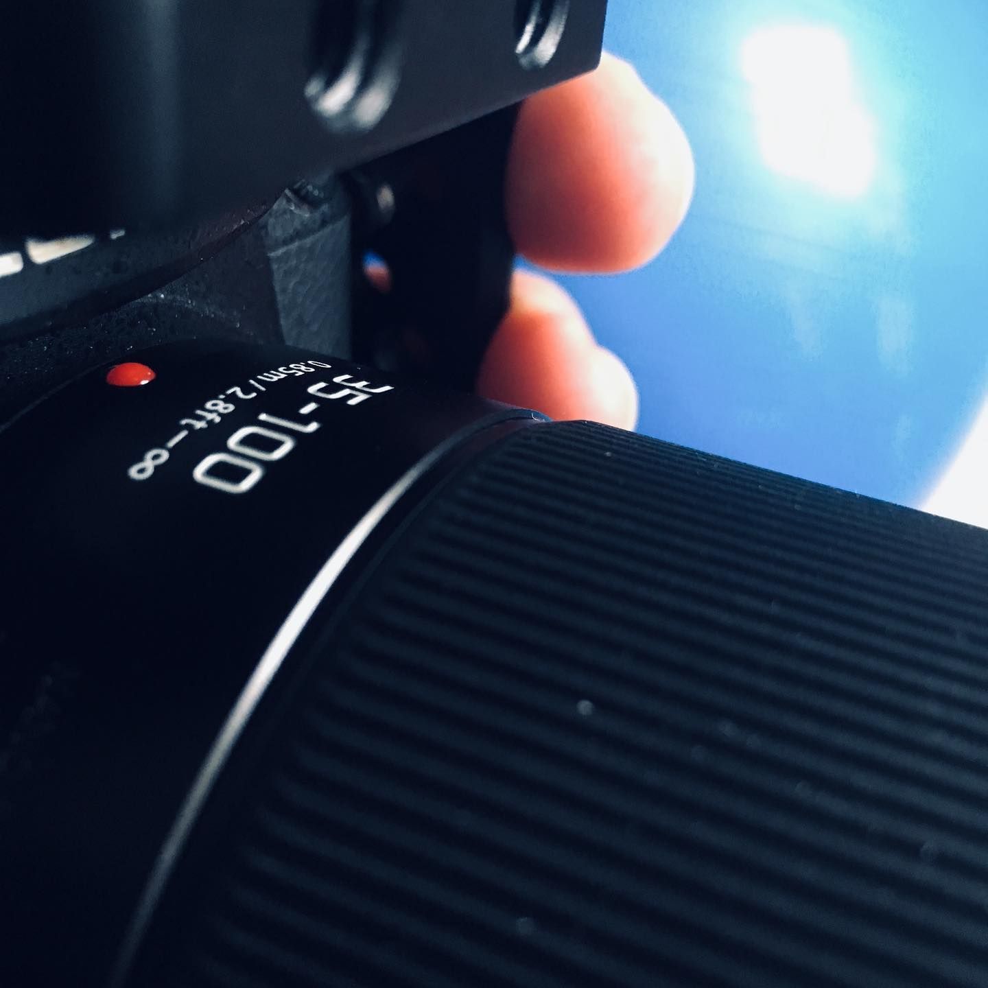 Kontakt BusinessFilm - close-up af professionelt kameraobjektiv